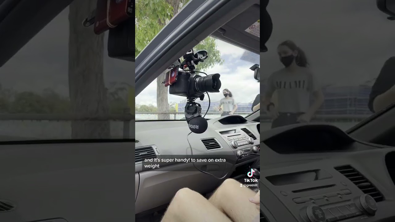 Cum să filmezi &icirc;n interiorul unei mașini cu un buget redus!