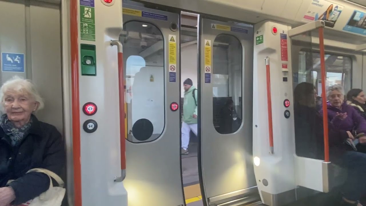 TRAIN FRV: Victoria Line Tottenham Hale - Seven Sisters, Weaver Line, Seven Sisters - Bruce Grove