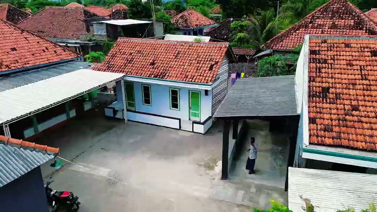 View Madrasah Miftahul Ulum dari camera drone 