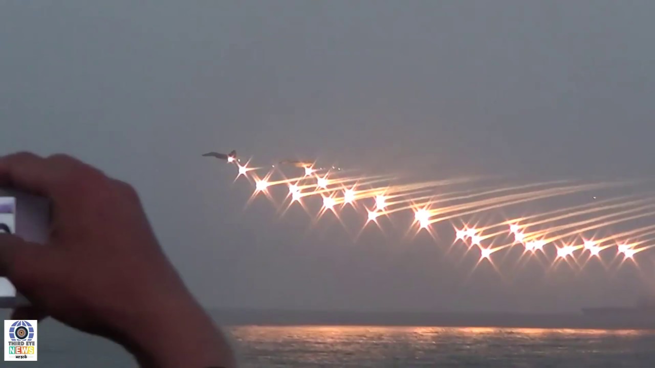 Viral Video। INS Kadamba Naval Base में ऐसे मनी Diwali। देखकर कहेंगे वाह
