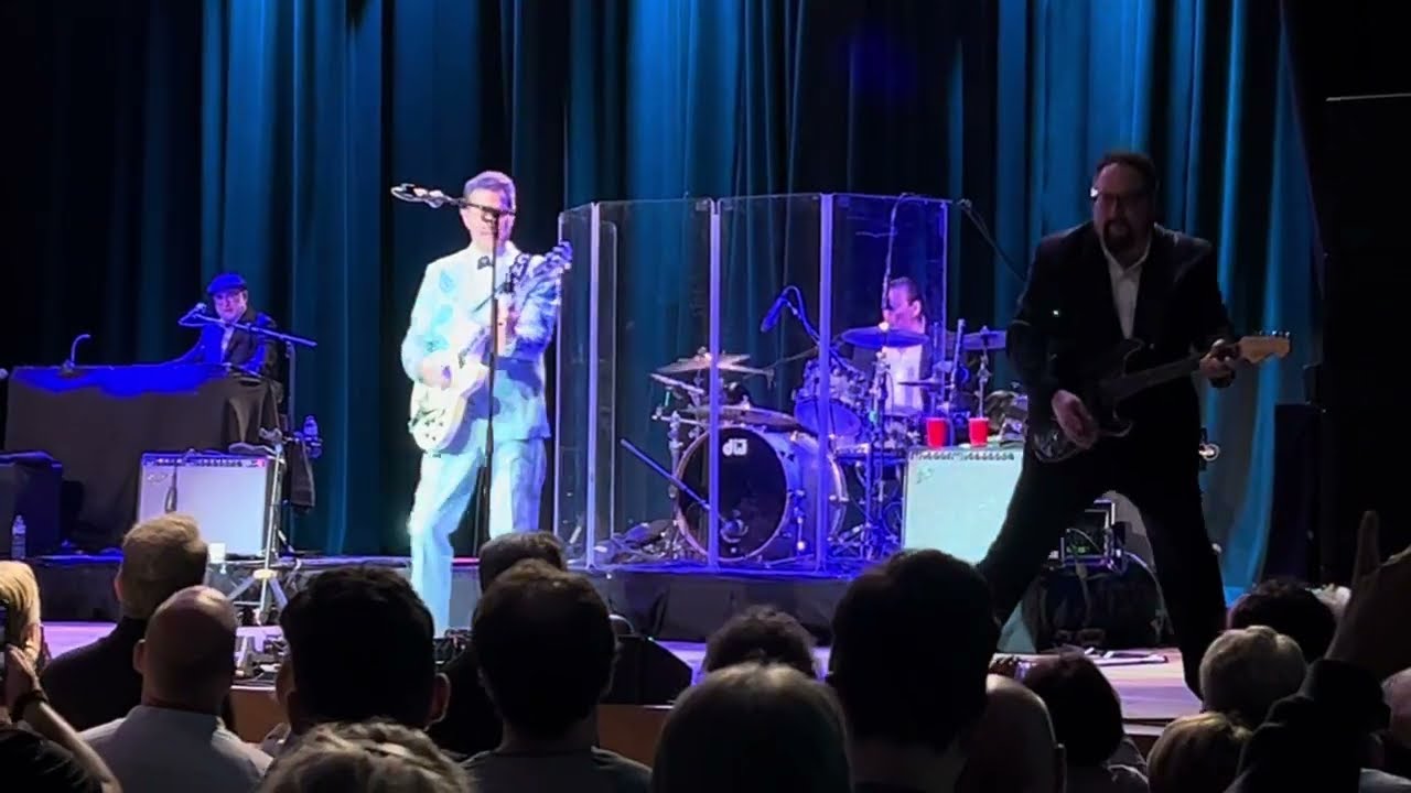 Chris Isaak - Blue Hotel.  The Civic Halls, Wolverhampton, UK.   30/06/2023