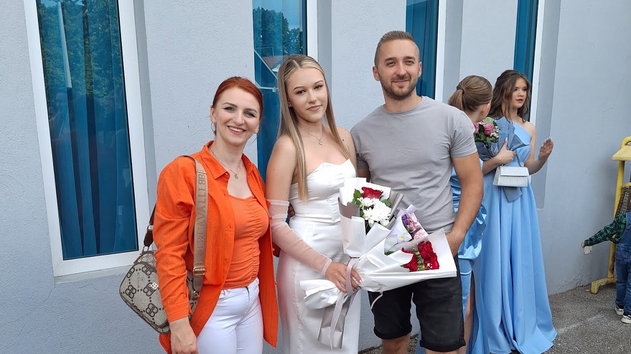Kad dodjes do Kraja shvatis da si tek na pocetku ali necega vrednijeg i boljeg. MATURA 🤗