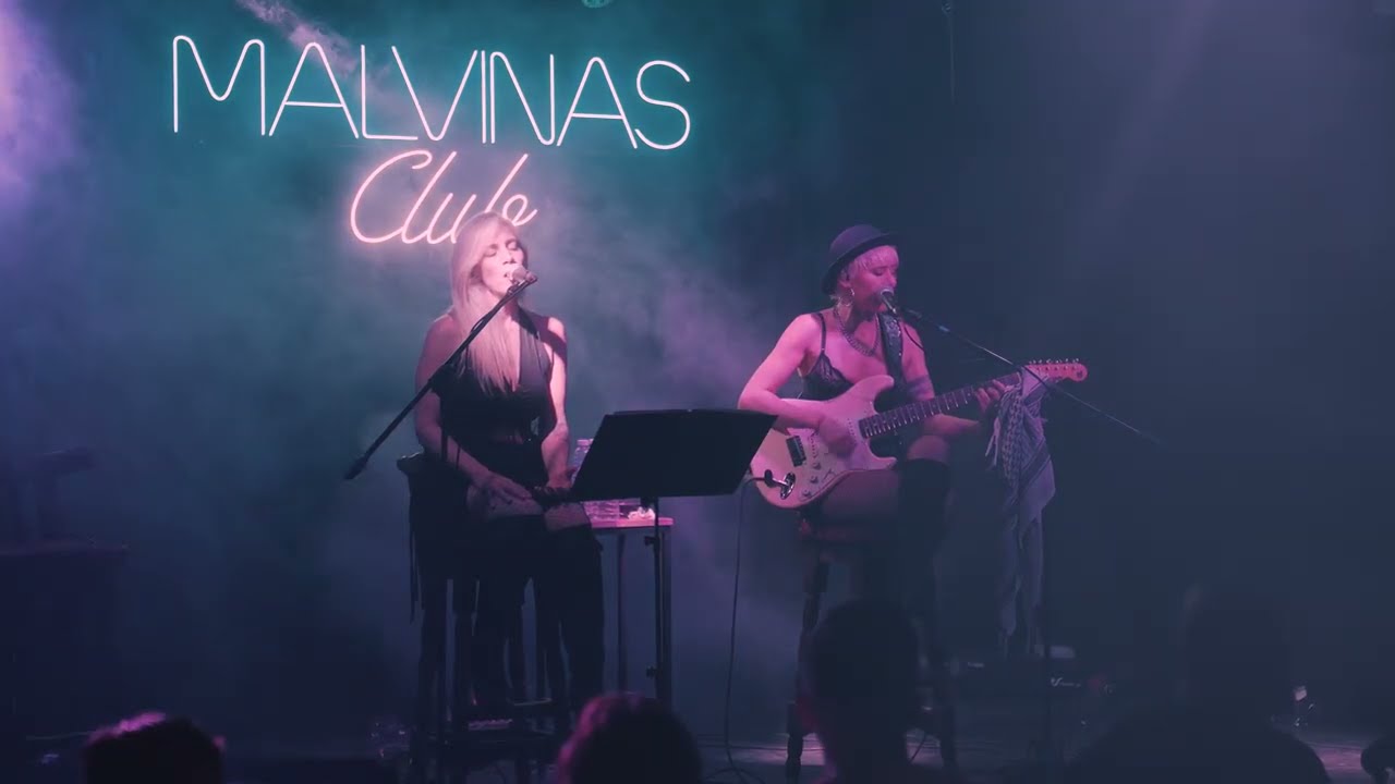 Y mientras tanto el sol se muere. Luciana Palacios y Valentina Cooke - Club Malvinas