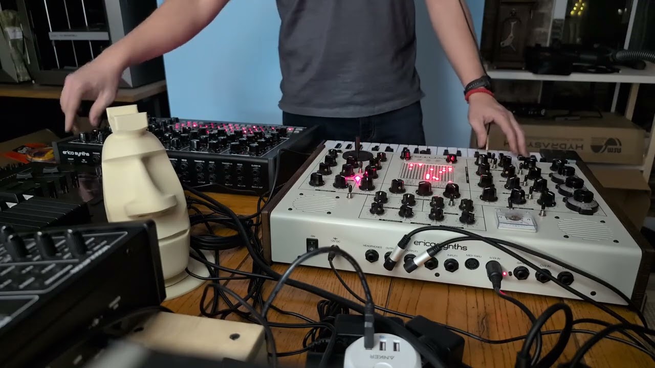Erica Synths Perkons HD-01 + Syntrx Chaotic Musings