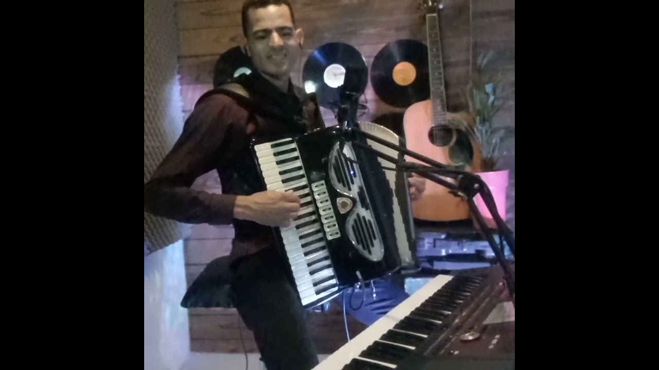 Tudo é lindo. Sandro sanfoneiro