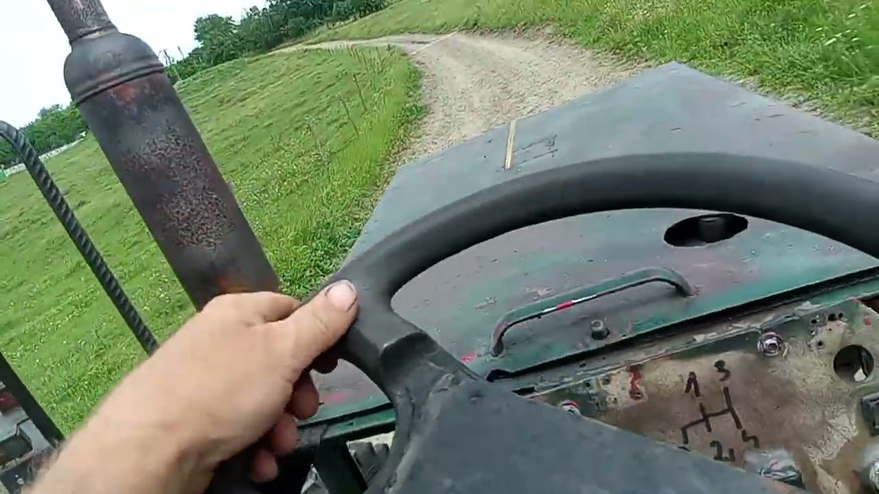 La cărat piatra cu tractorul românesc 32 CP DT