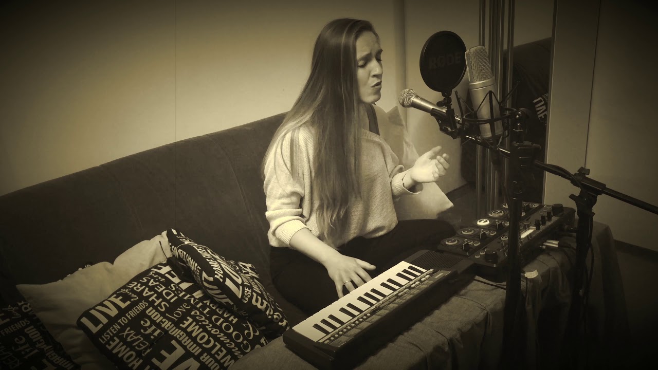 Paulina Gołębiowska - Alone (Home Session)