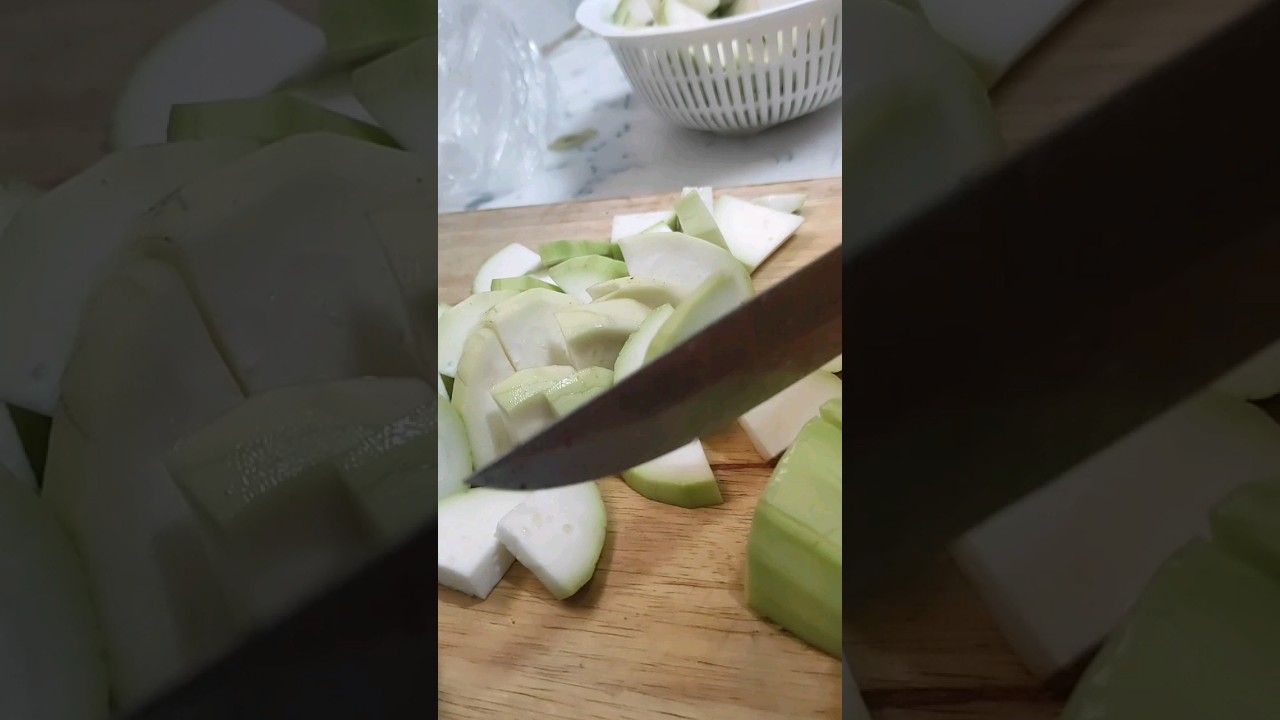 How to freeze your bottle gourd / lauki #کدو کو سٹو ر کرنے کا طریقہ#kitchencornerandvlogs,