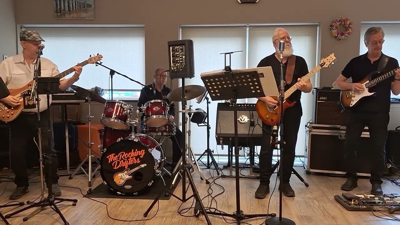 🎶Gerry 🎶 THE ROCKING DRIFTERS.Geertruidenberg 12-10-2025..🎸Gecomponeerd  door Gerry Adriaansen 🎸