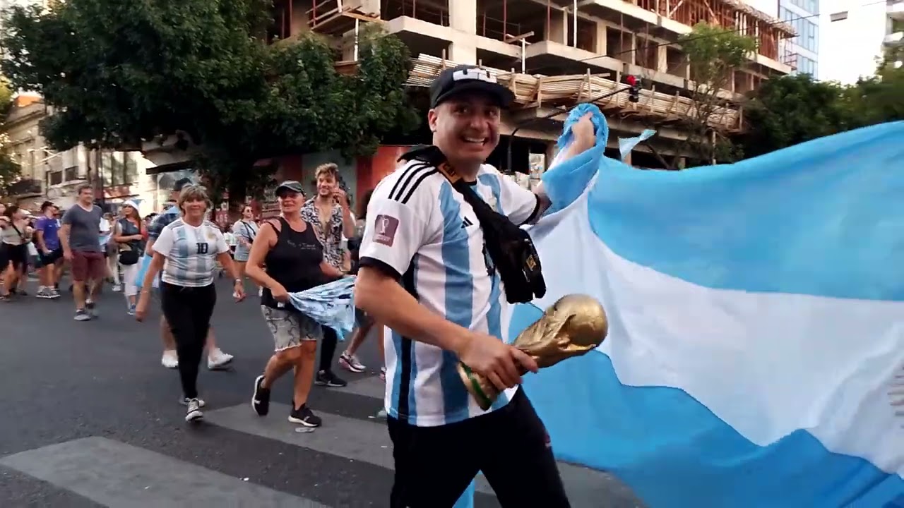 Argentina CAMPEÓN ,  festejos en la Av. Corrientes.