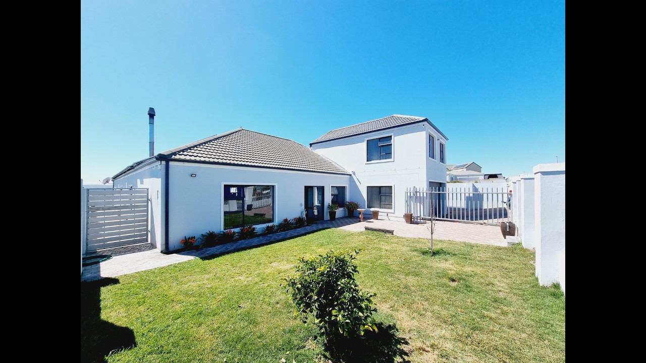 Spacious Home bordering Fynbos Farmlands