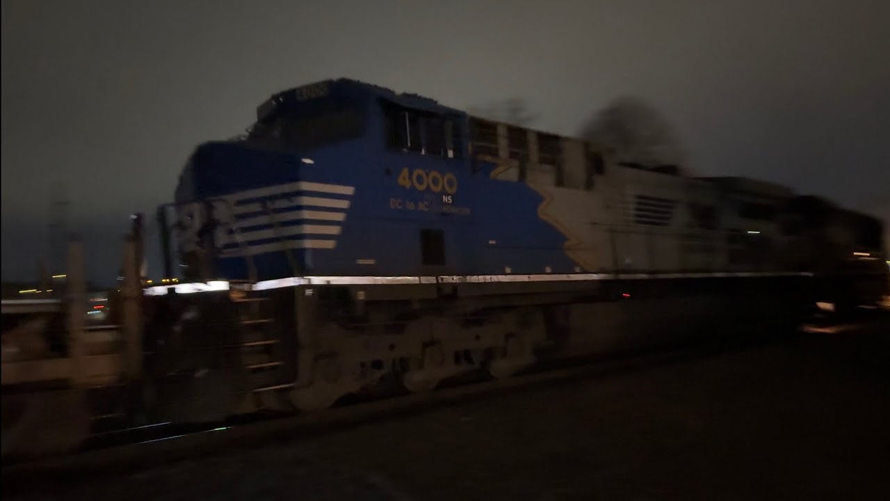 NS #4000 “Sonic bonnet” trails on NS 274 through Manassas, Va on 12:27:25