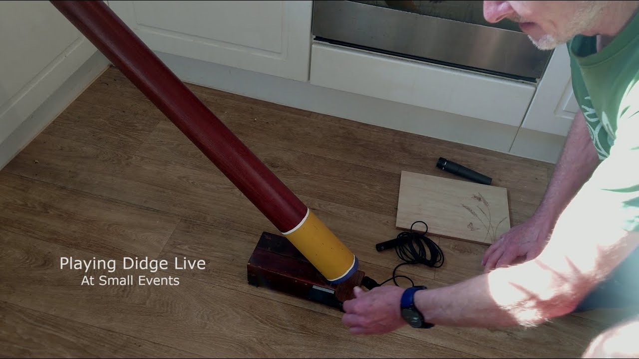Playing Didgeridoo Live
