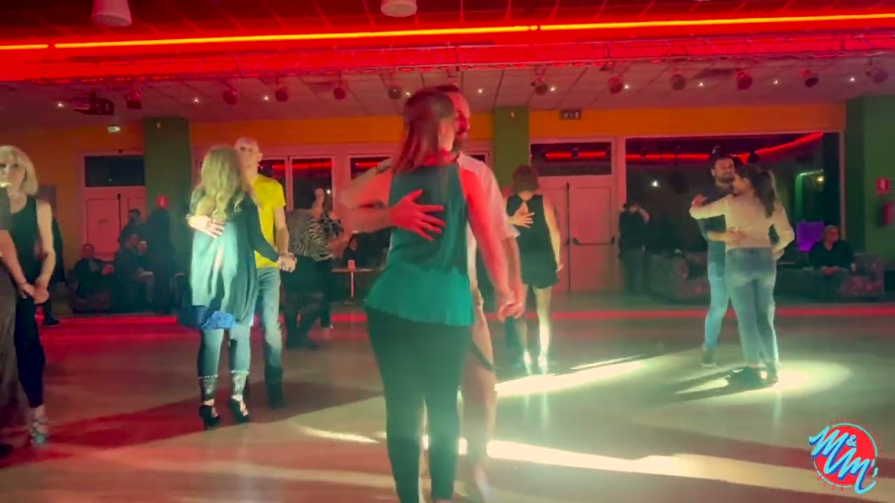 Bachata stage liv. intermedio - Grupo Extra - A traves del vaso (bachata hit)