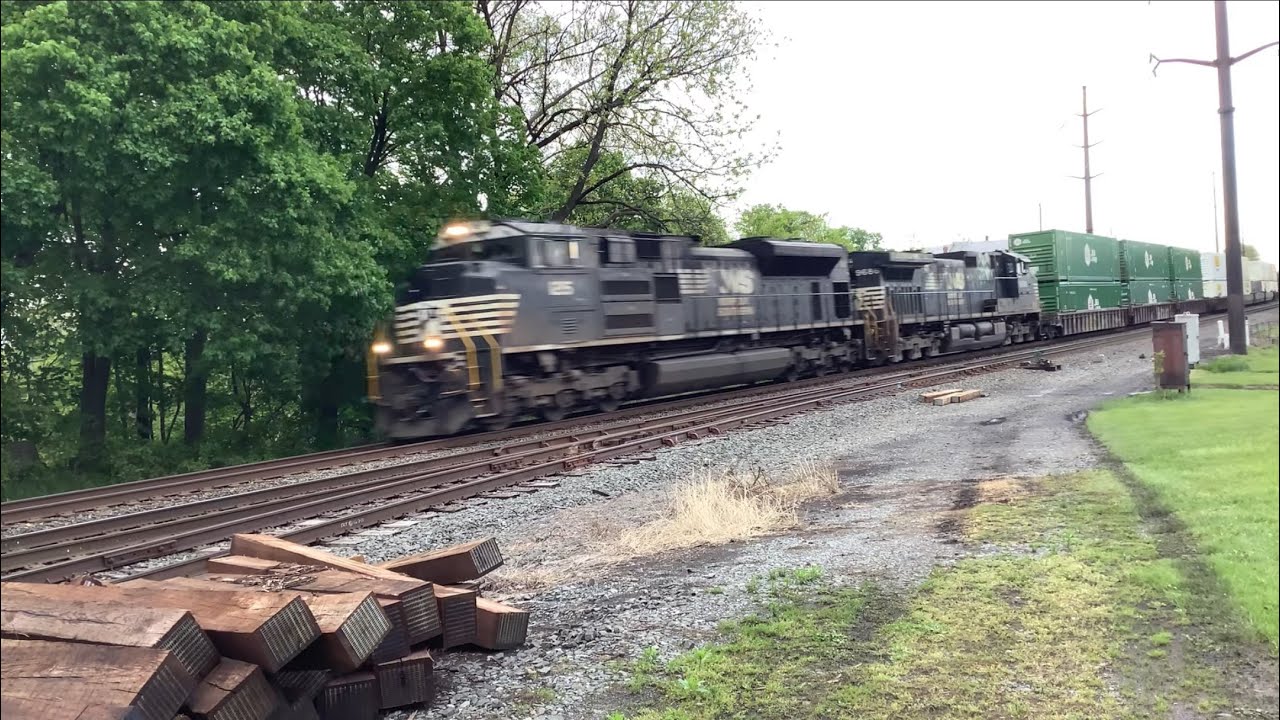 NS 1215 leads an intermodal