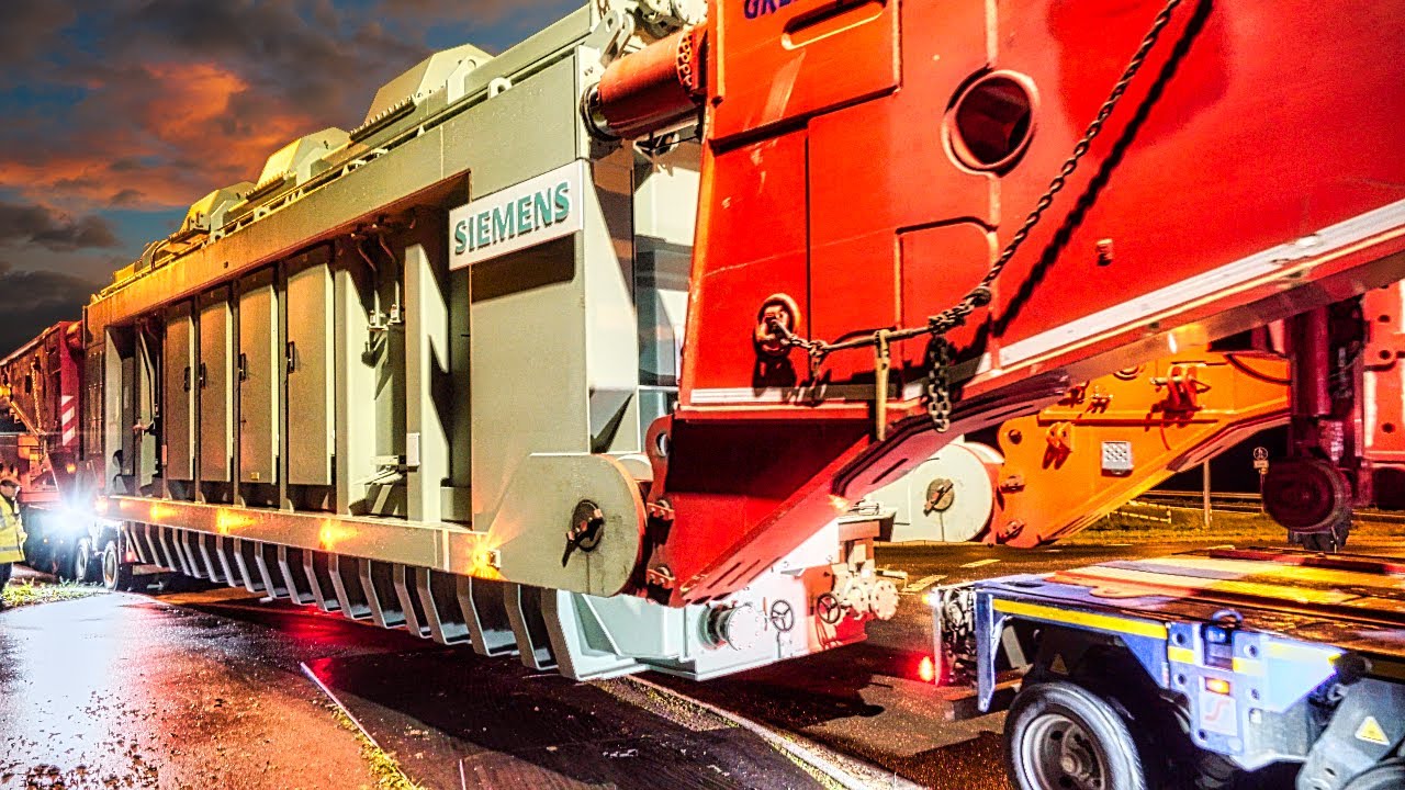 519-Tons Abnormal Loads squeezing through a Roundabout
