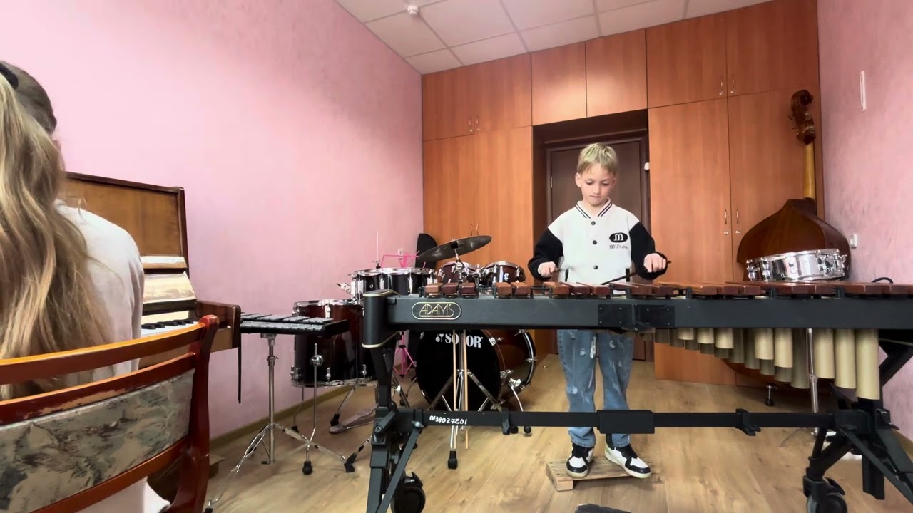 Лобач Даниил (9 лет) - Л. В. Бетховен «Экоссез»