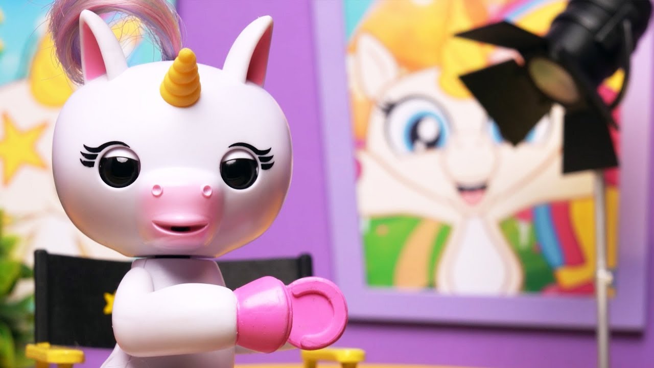 Fingerlings: Hangin' With Gigi | Gigi The Unicorn Gets Interviewed on Melody Village Tonight!