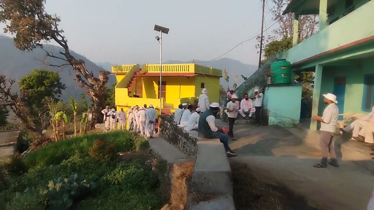 खड़ी होली डाकखाने में।