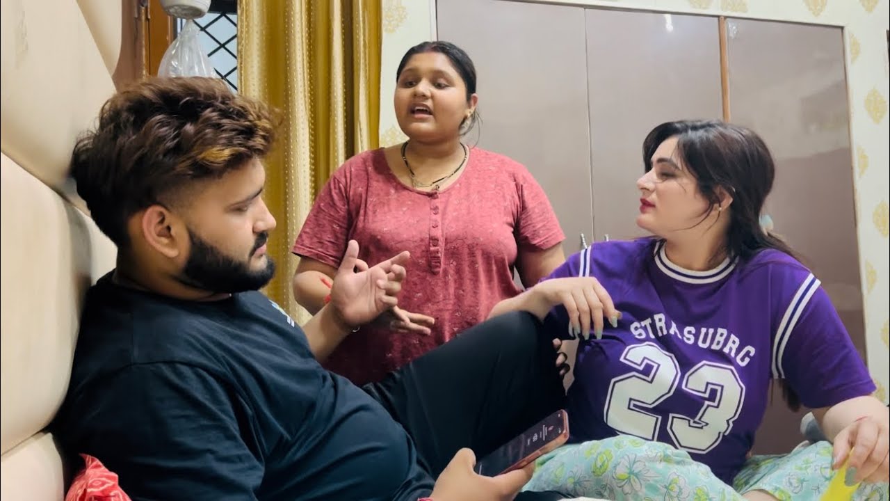 Husband wife ki fight me bolne wala ￼￼ Bewakoof  hota hai fr chahe unki maa hi kyo na ho💁🏼‍♀️￼