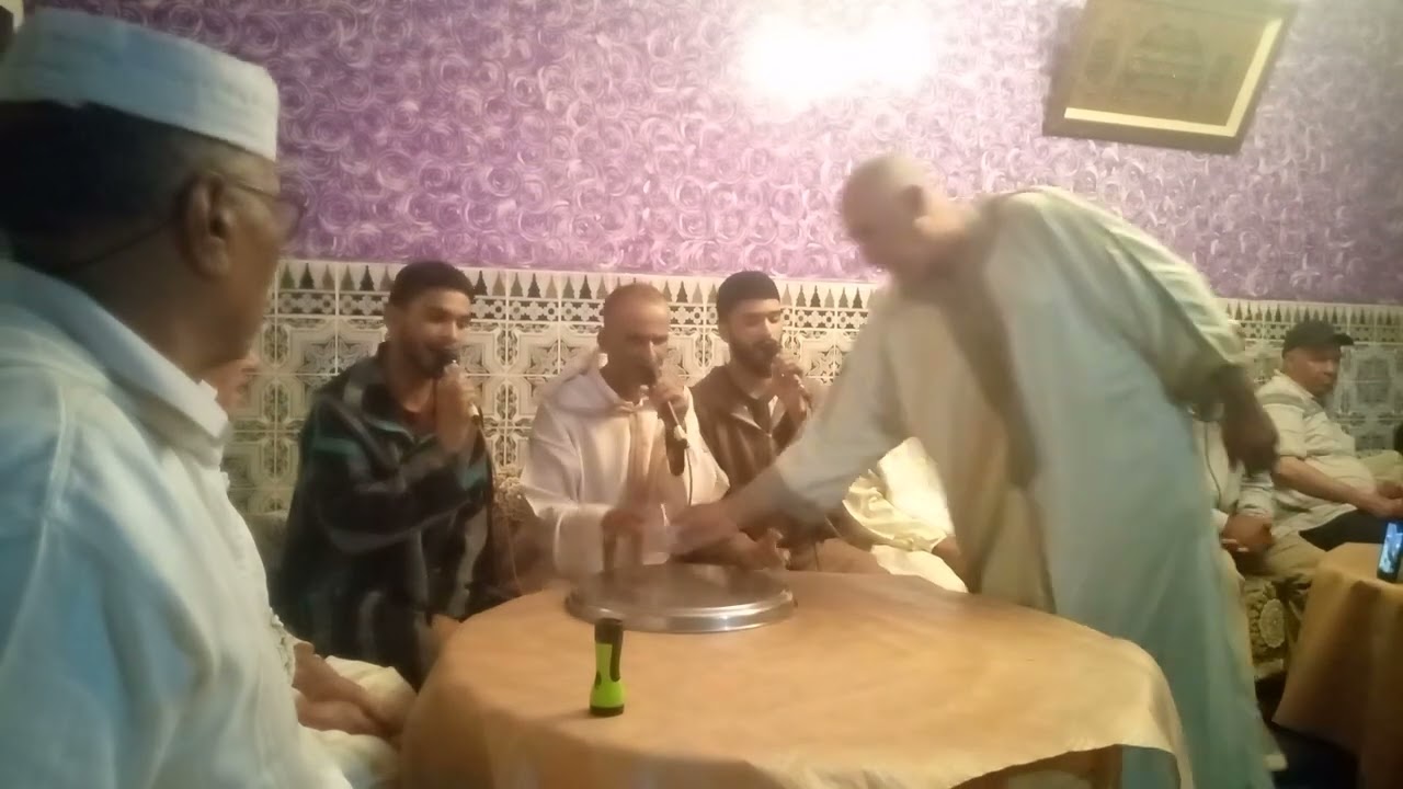 ماشاء الله اللهم بارك وزدفي ذالك امداح رائعة سي عبدالعزيز رفقة أبنائه؛ لاتنسواالإشتراك بالقناة؛