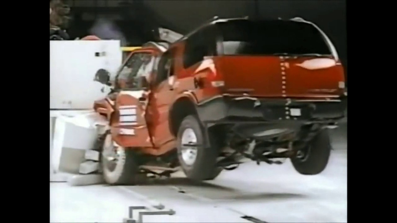 359. 1996-2001 Oldsmobile Bravada moderate overlap crash test
