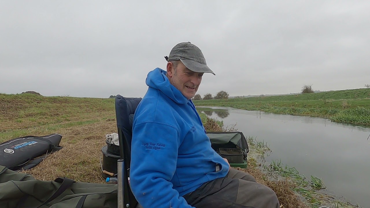 On the bank review of the Cuzo feeder fishing chair and side tray