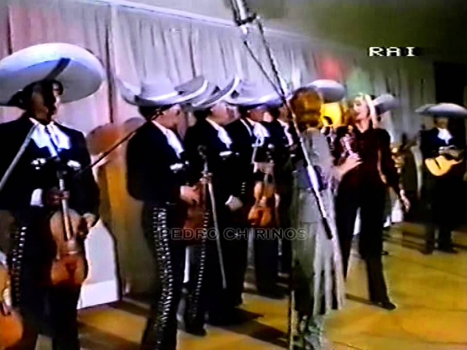 Raffaella Carrà e Angélica María - Cielito Lindo - Pronto... Raffaella? II 1984