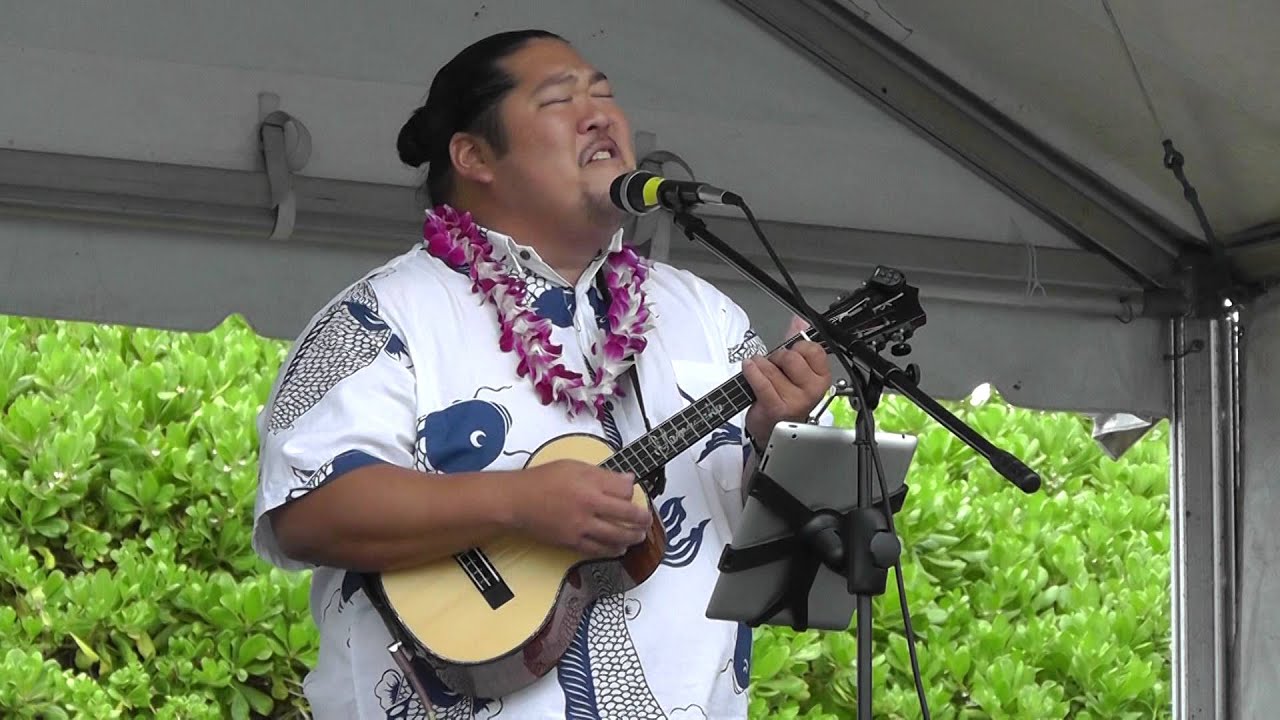 Mark Yamanaka performing Somewhere Over The Rainbow at Ukulele Picnic in Hawaii 2014