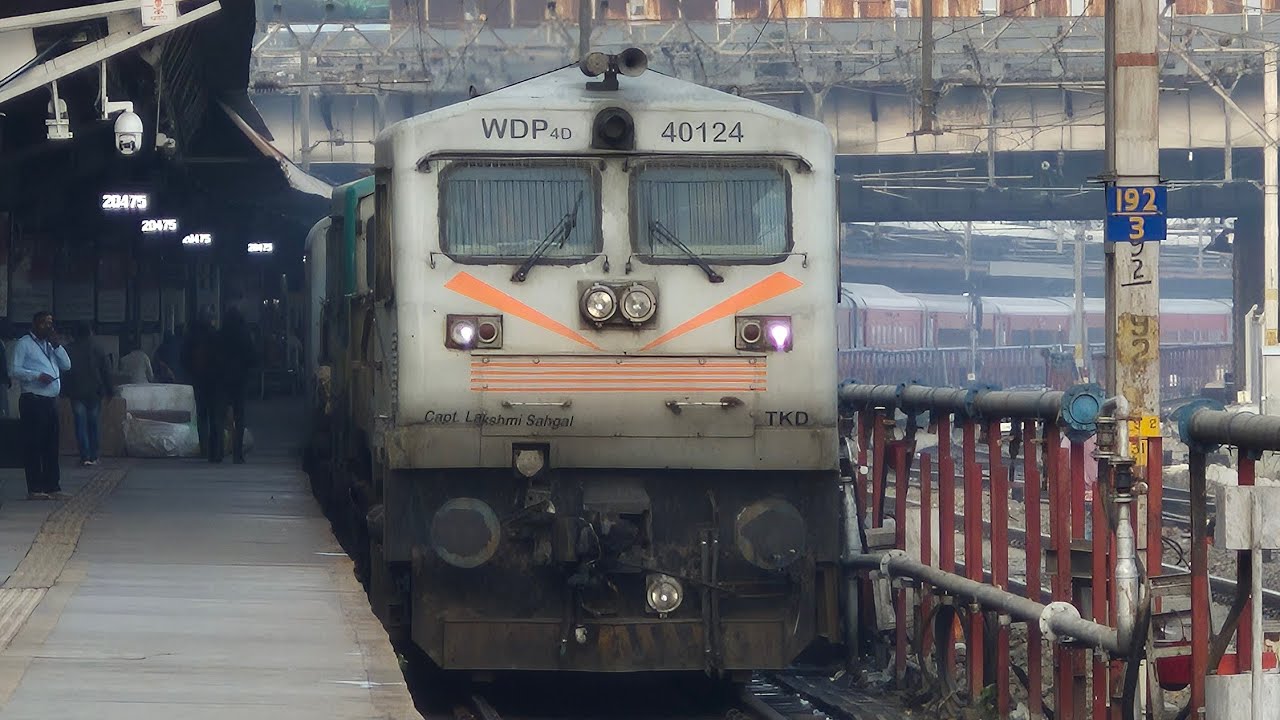 TKD Celebrity WDP4D twins visits Pune !! 20476 Bikaner Miraj Express