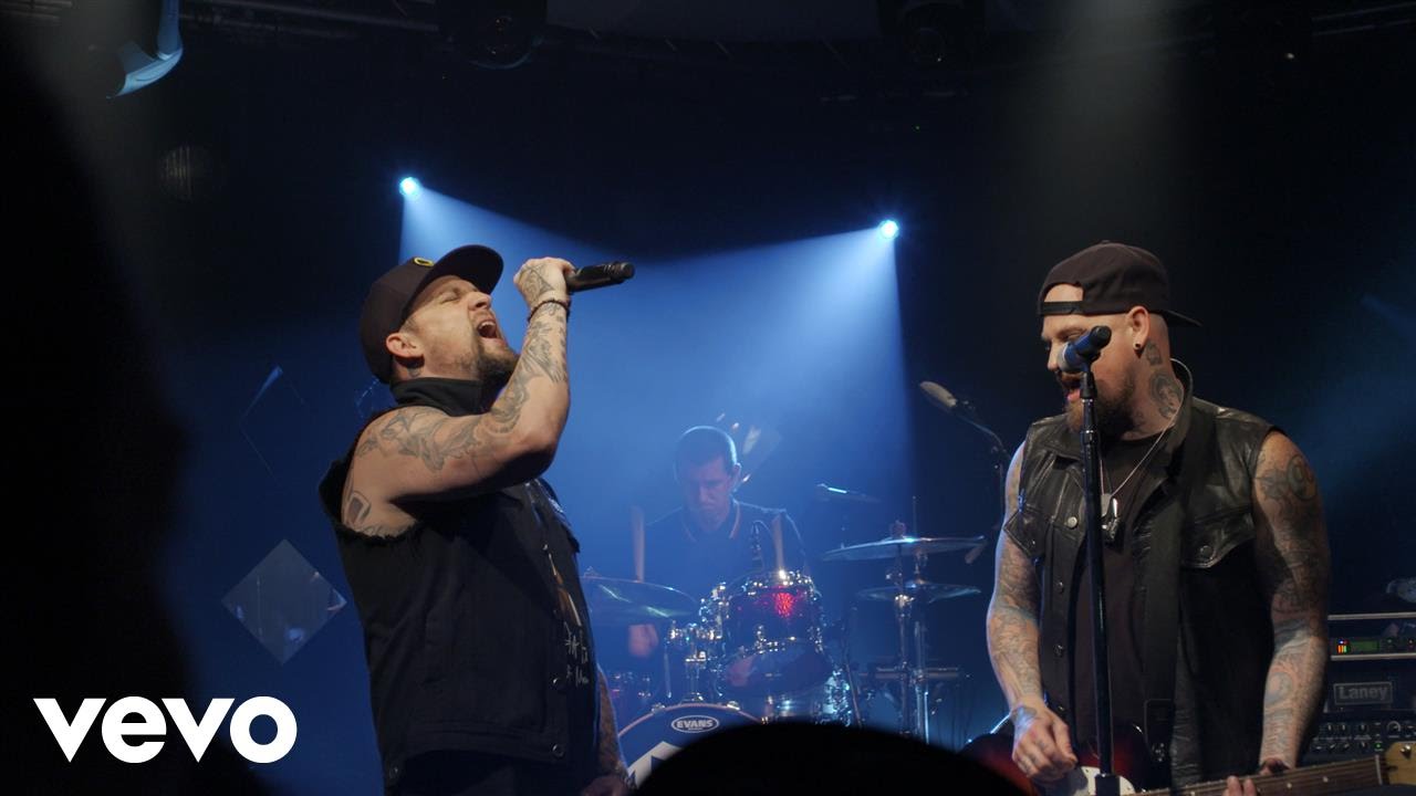 Life Can’t Get Much Better (Live on the Honda Stage at the iHeartRadio Theater NY)
