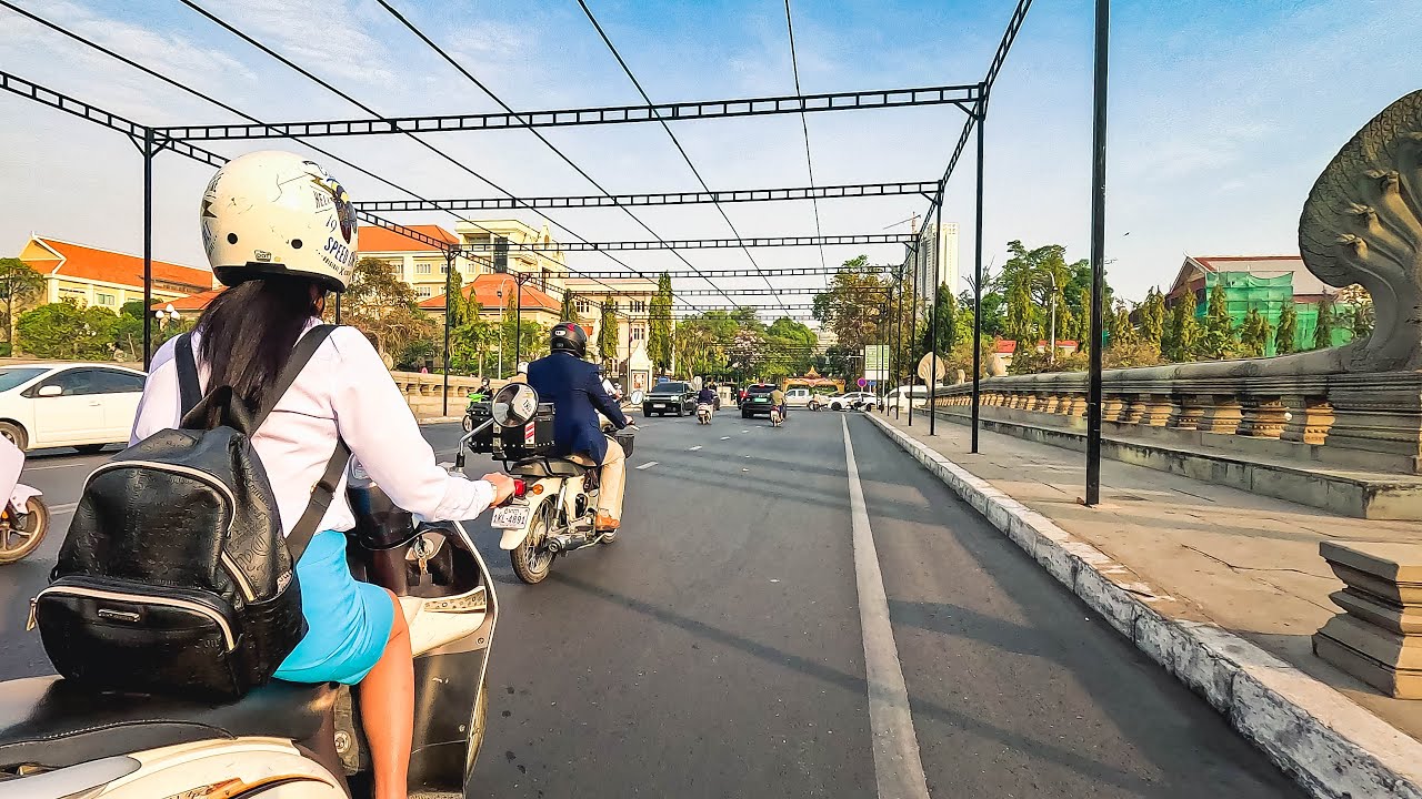 EP 215: Everyday motorcycle ride in Phnom Penh, Cambodia, 4K/60p