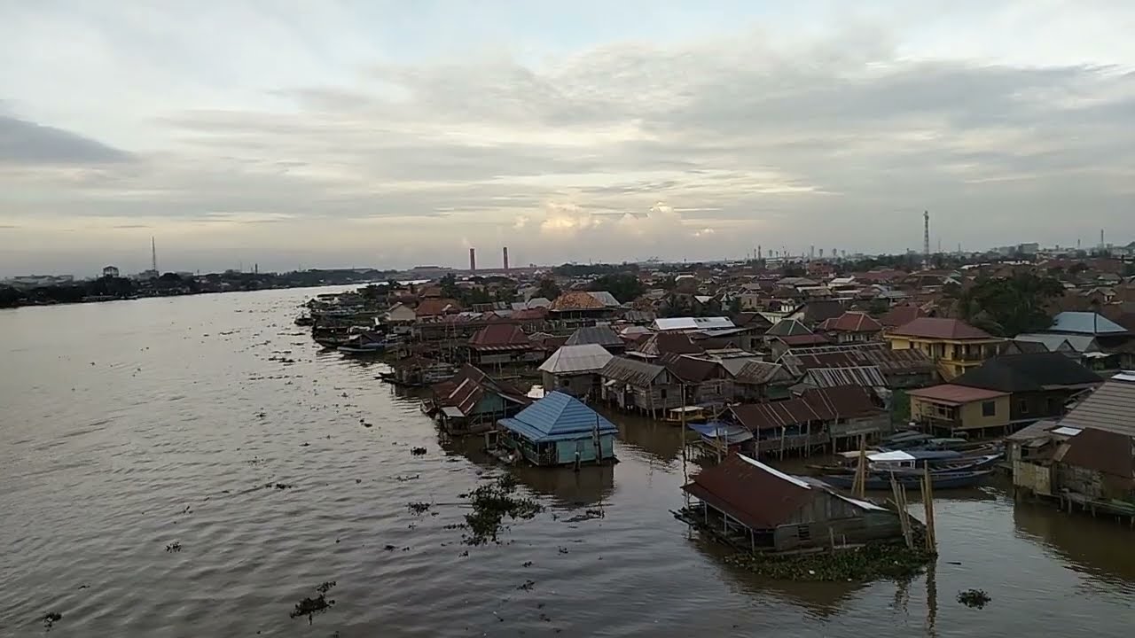 Aktivitas jelang senja di Sungai Musi Jembatan Musi 6 Palembang, Sabtu 8 November 2025. #sungaimusi 