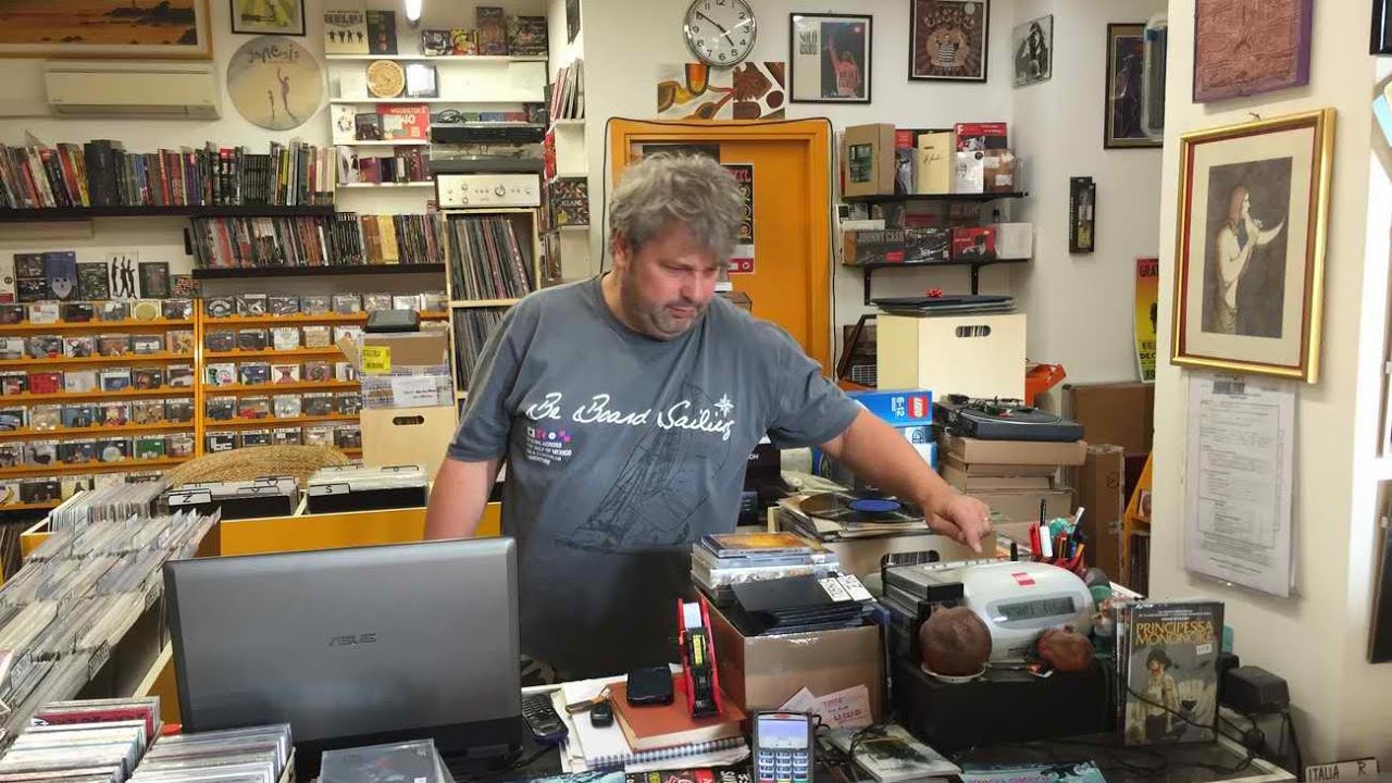 COMMENTIAMO L'IMPIANTO HI-FI DI UN NEGOZIO DI DISCHI (con Ruffoni!)