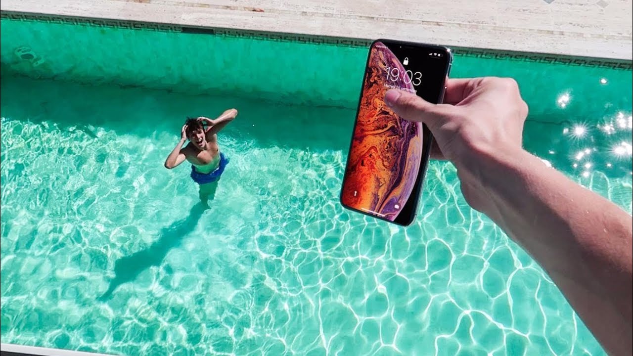 LANCIO L’IPHONE XS MAX DI SESPO IN PISCINA (*real*)