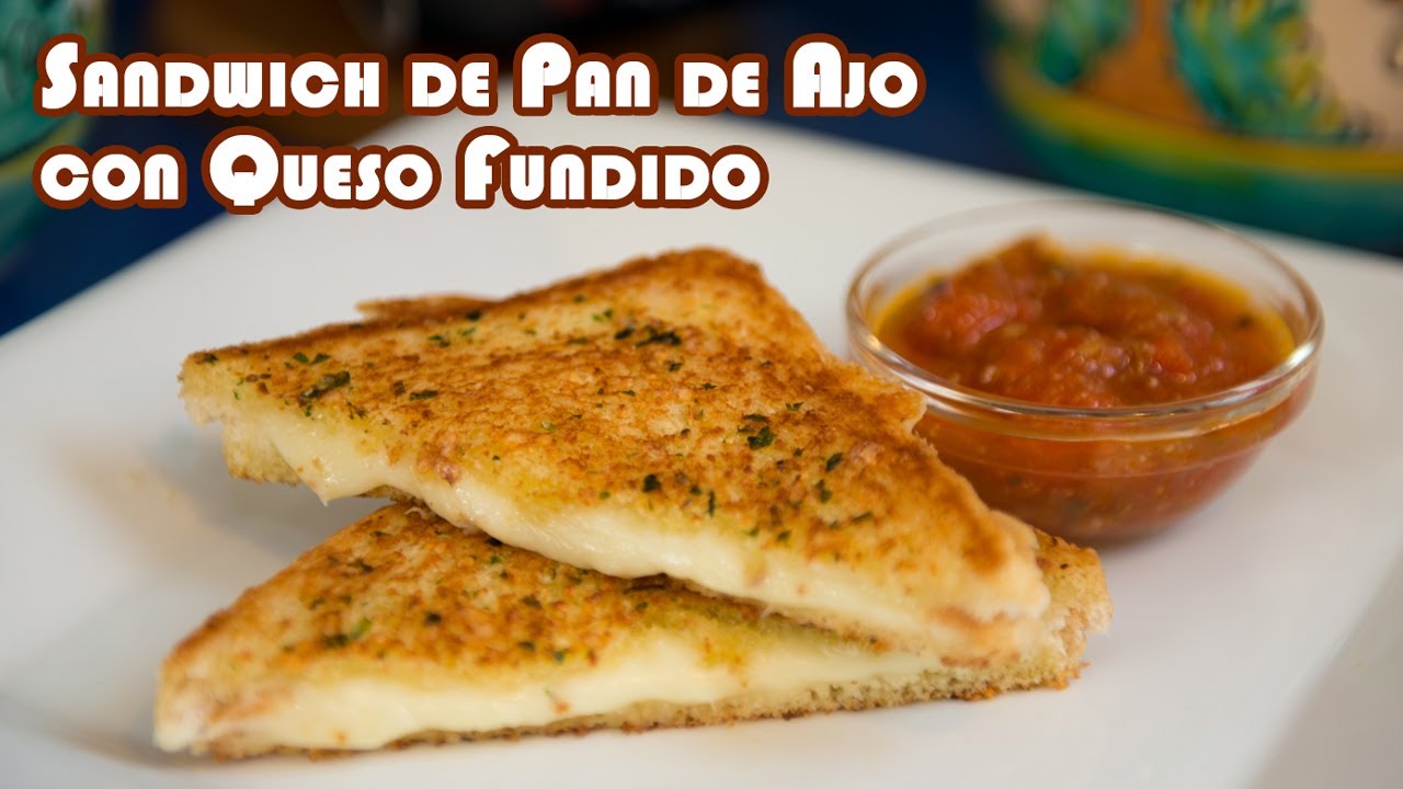 Sandwich de Pan de Ajo con Queso Fundido
