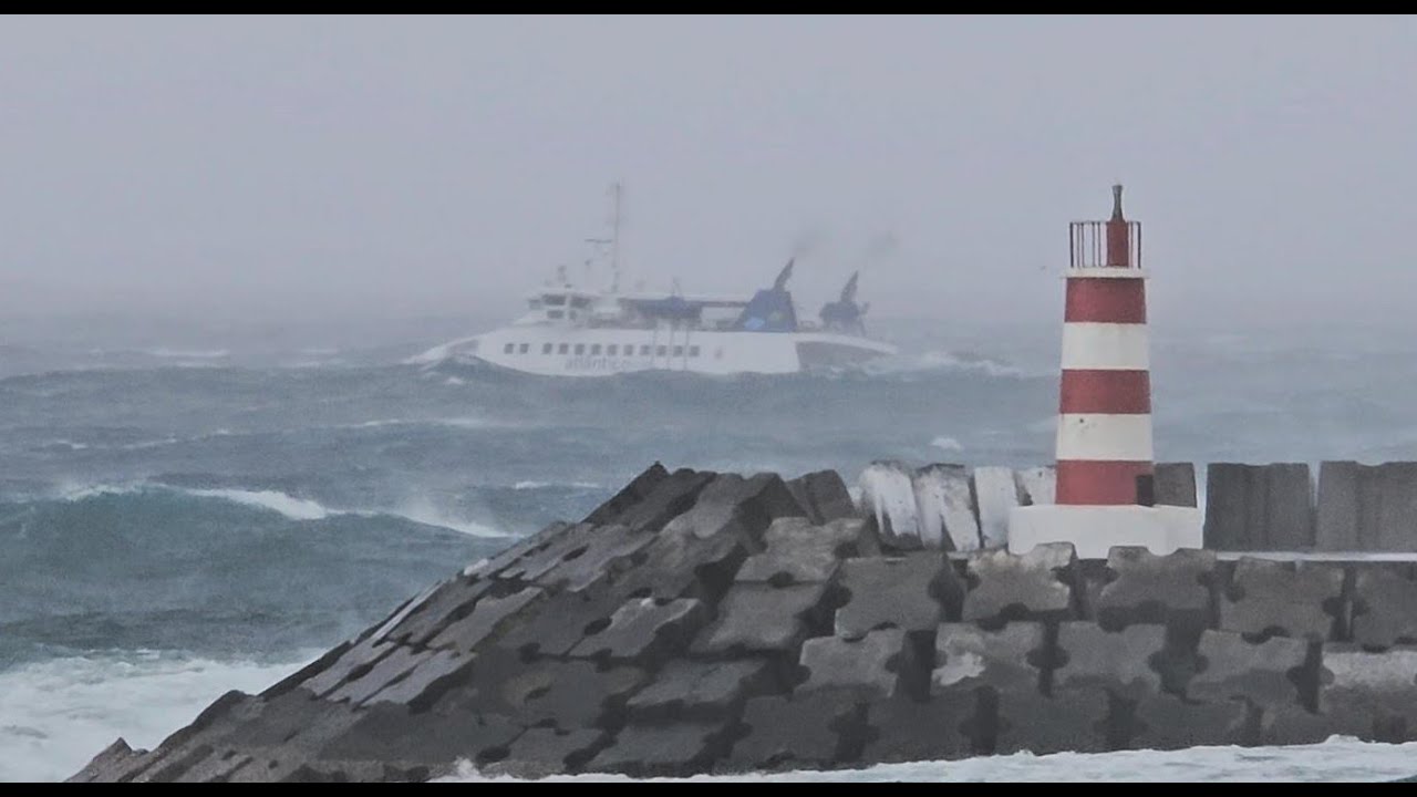 Mestre Jaime Feijó enfrenta as ondas 13 Março 2025 Madalena Ilha Pico