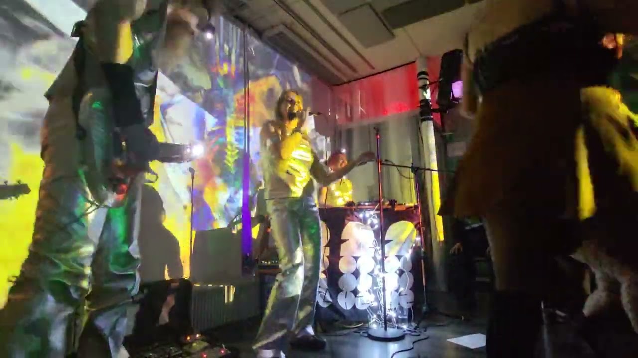 20 000 Hz - Amatsonibeibi @ Galleria Loiva, Kouvola, 11.10.2025