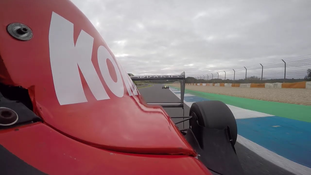 Formula Renault 2.0 - Race 1 at Estoril, November 2025 – first two laps