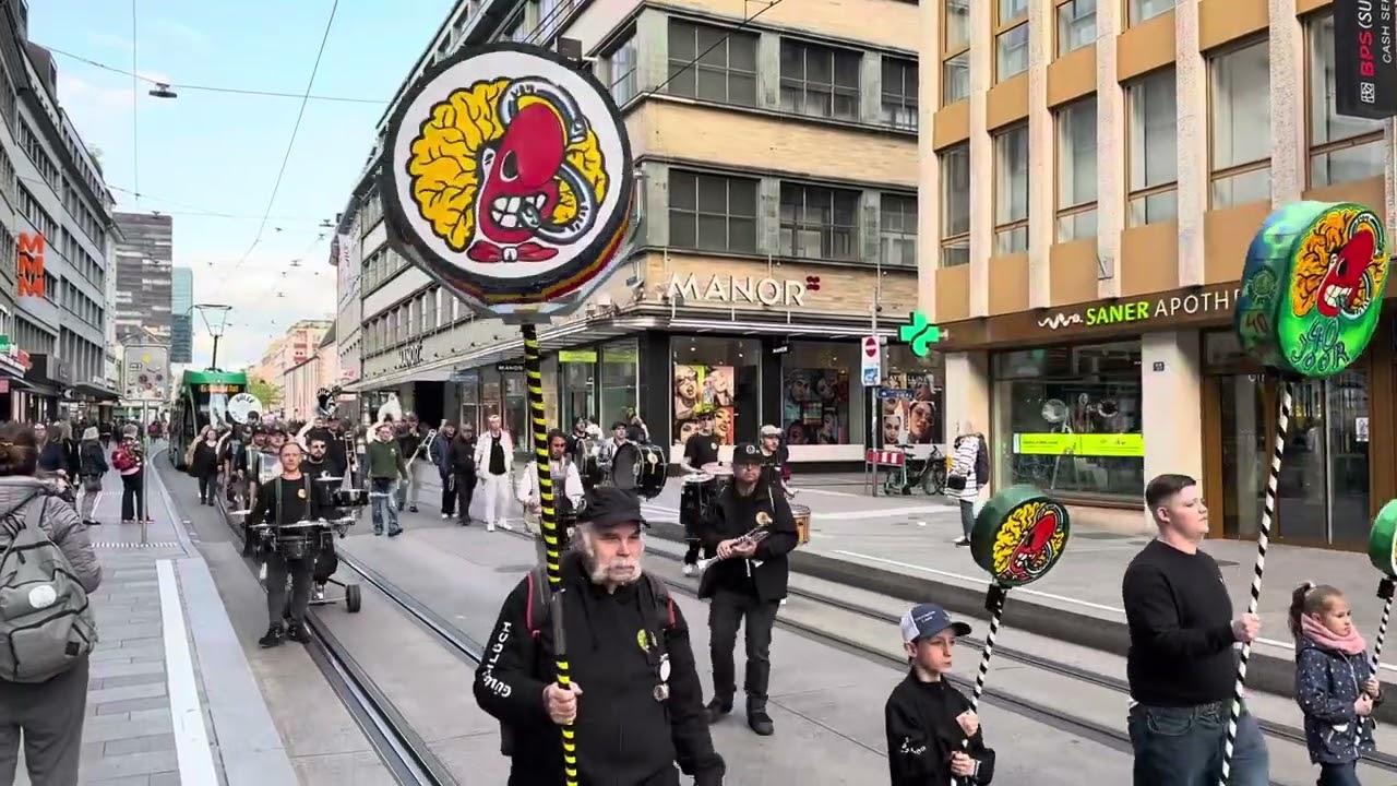 Gülle Schlüch Basel (Marsch zum Platzkonzert beim 1 Jährige Jubiläum Zem alte Schluuch/ 26.4.2025)