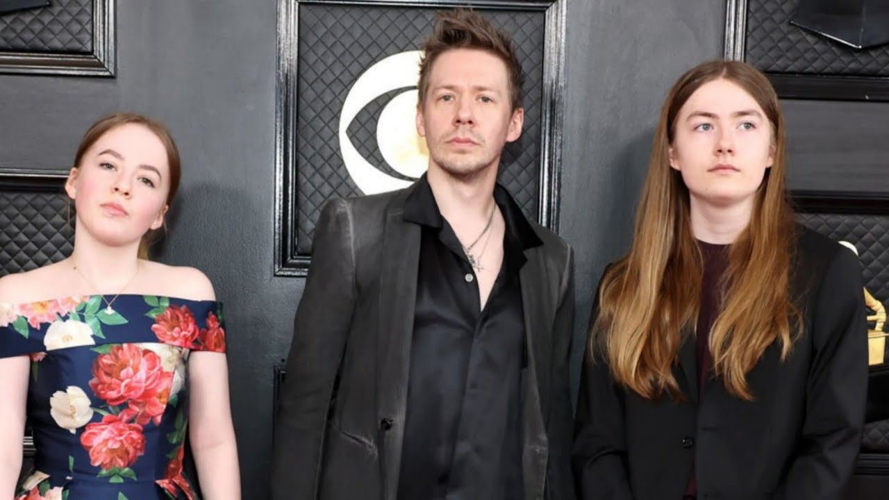 TOBIAS FORGE - GRAMMYS 2023 RED CARPET (Morris y Minou Forge)