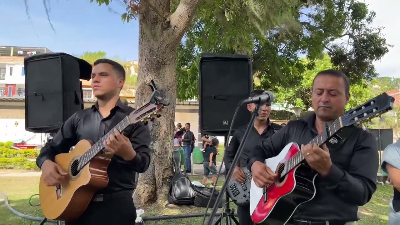 TÍO Y SOBRINO Tocando Juntos La Biblia / GRUPO FORTALEZA 