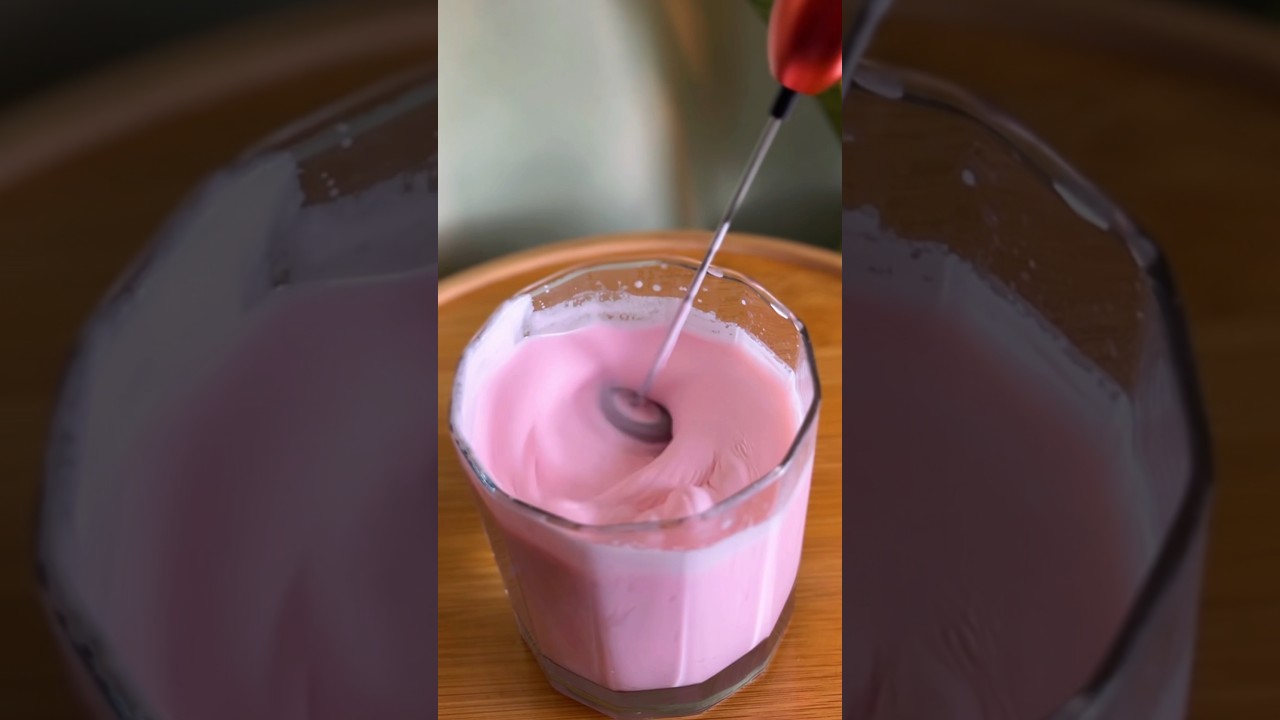 how to perfect your strawberry cold foam 🍓 #shorts