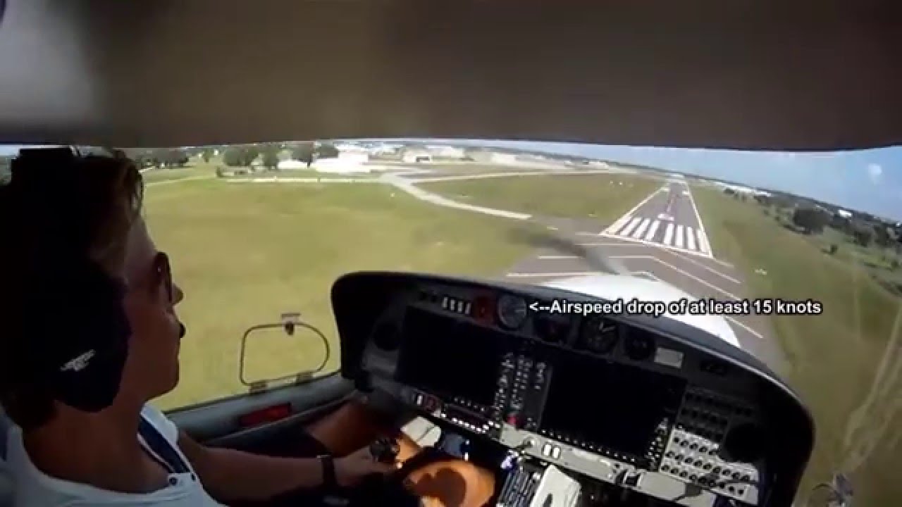 Heavy Turbulence and Wind Shear in a Diamond DA40 at 200 feet Landing at Kissimmee, FL