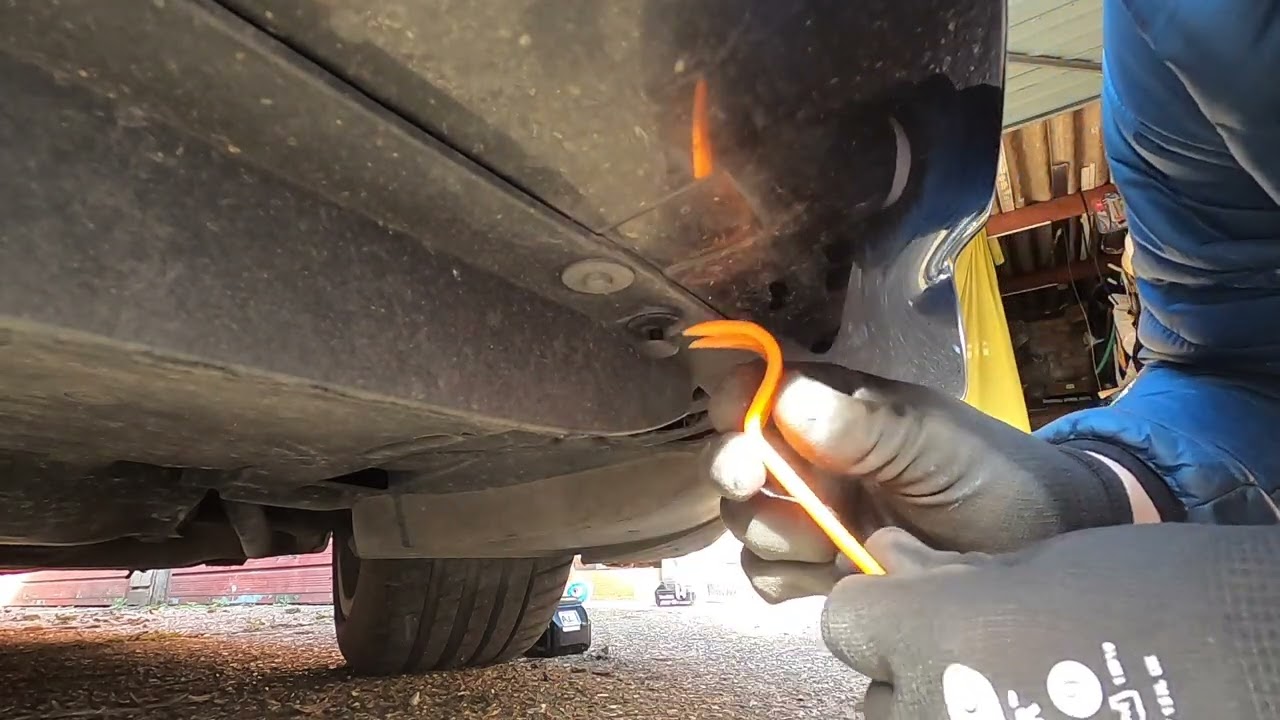 How to replace lower active grill on BMW G30 (5 series)
