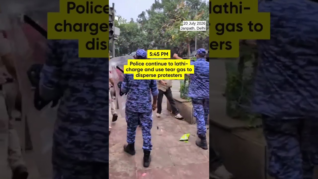 Police Continue to Use Tear Gas and Lathicharge Protesters Across Central Delhi | The Quint