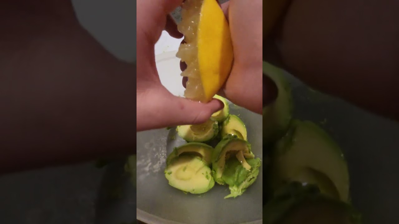 Making Guacamole 