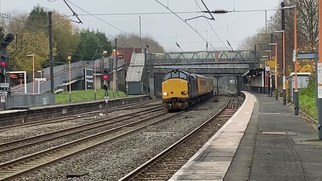 Class 37 (The flying banana) goes past Longbridge (Mega Thrash)