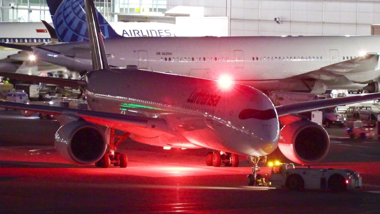 Lufthansa Airbus A350-900 San Francisco to Frankfurt Night Takeoff I Plane Spotting SFO