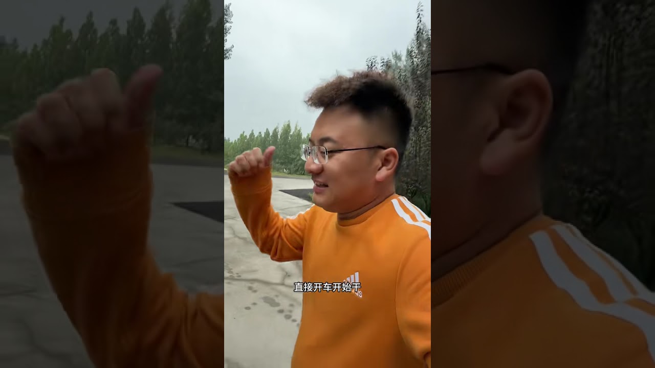 新疆拉了两车哈密瓜一共28吨，没想到出摊第一天就卖了18吨，第二天10吨一上午也卖了了，谢谢大家支持#记录真实生活 #摆摊创业 #哈密瓜#卡车司机